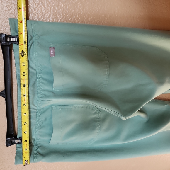 Figs Scrubs set in Jade Green, Top S, Pants MP - Picture 7 of 8